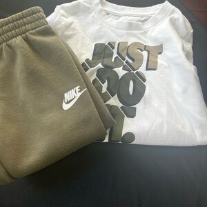 Toddler boy Nike matching top and bottom size 3t. Color olive green and white.